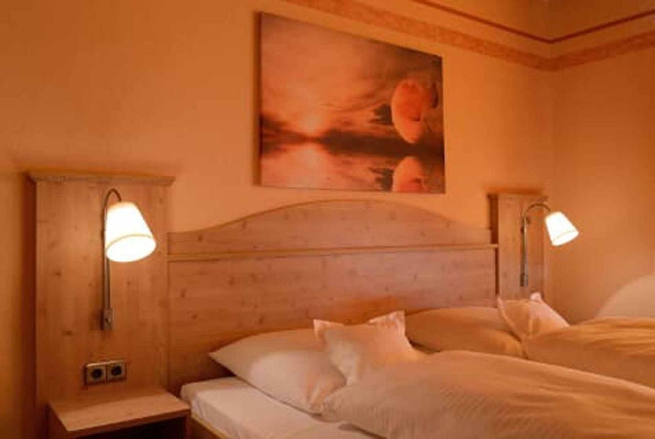 Hotel Bayerischer Hof วาล์ดซัสเซน ภายนอก รูปภาพ